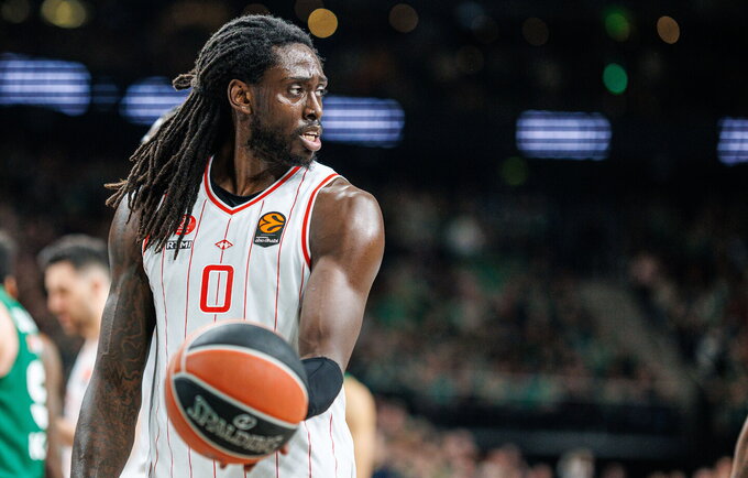 J.Motley per dvejus metus uždirbs 5 mln. (BNS nuotr.)
