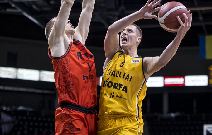 D.Sabeckis blokavo vidurio puolėją (LKL nuotr.)