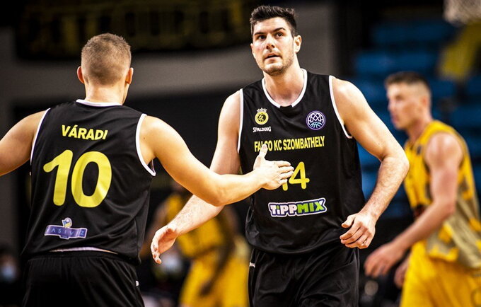 B.Varadiss ir G.Golomanas atsidūrė varžovų stovyklose (FIBA nuotr.)
