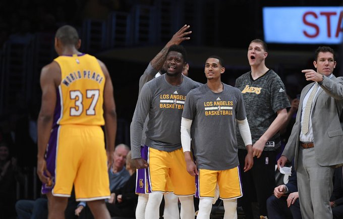 „Lakers“ klubo vadovybėje šiuo metu – karšta (Scanpix nuotr.)