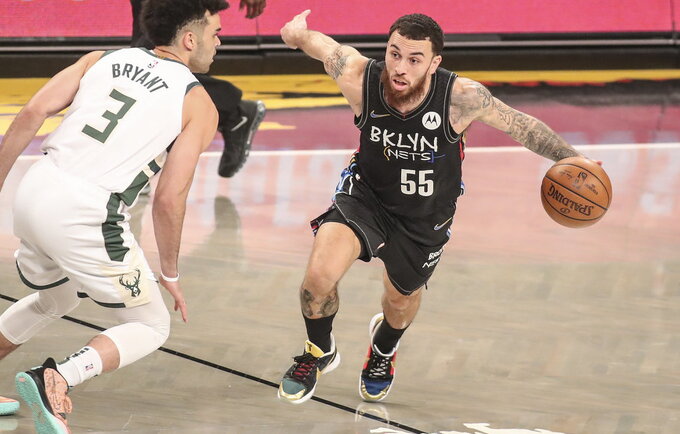 M.Jamesas pluša su CSKA jaunimu (Scanpix nuotr.)