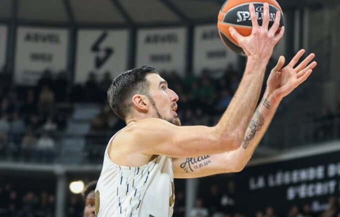 N.De Colo buvo sunkiai sulaikomas