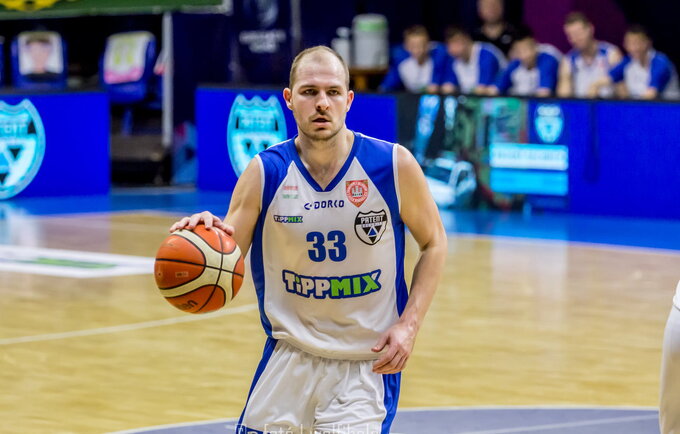 J.Elmore'as atvyksta į Šiaulius