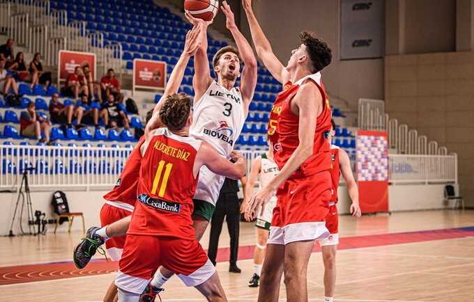 Lietuviai startavo pralaimėjimu (FIBA nuotr.)