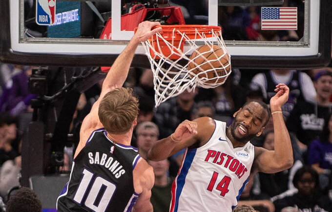 D.Sabonis tikrino lankų tvirtumą (Scanpix nuotr.)