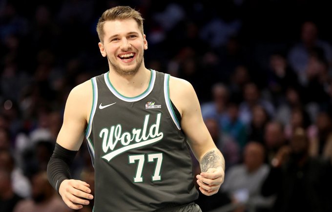 Atlyginimų NCAA neegzistavimu pasipiktinęs D.Mitchellas gavo L.Dončičiaus atsakymą: pirmyn žaisti į Europą