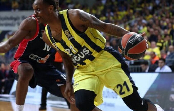 J.Nunnally keliasi į NBA