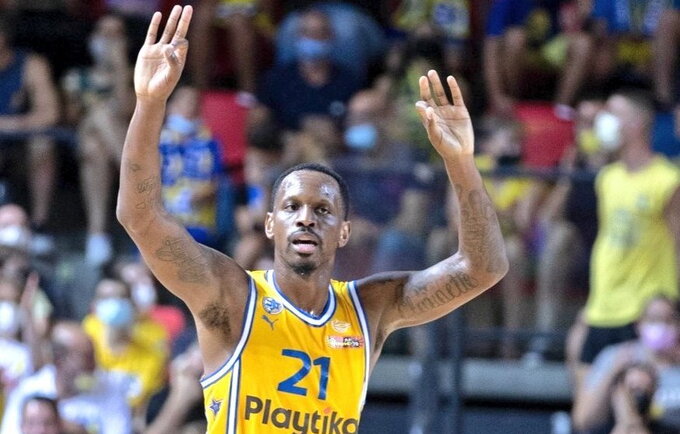 J.Nunnally vėl grįžo prie komandos treniruočių