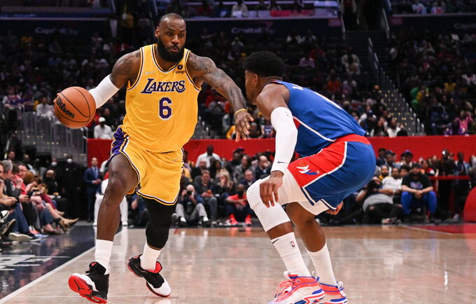 L.Jamesas laikomas šeštu geriausiu NBA žaidėju (Scanpix nuotr.)