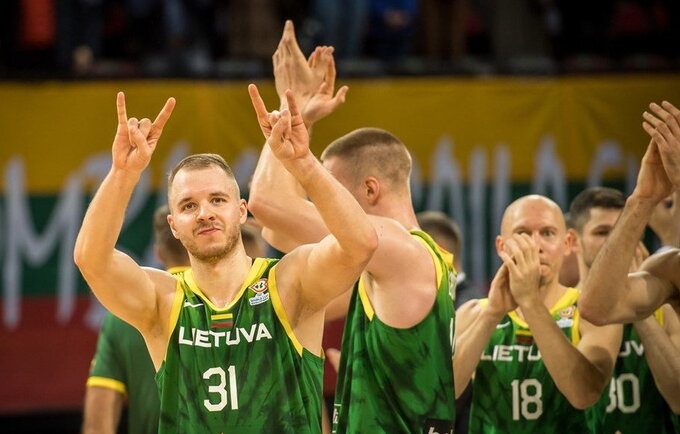 O.Olisevičius sužibėjo debiutiniame mače rinktinėje (FIBA nuotr.)