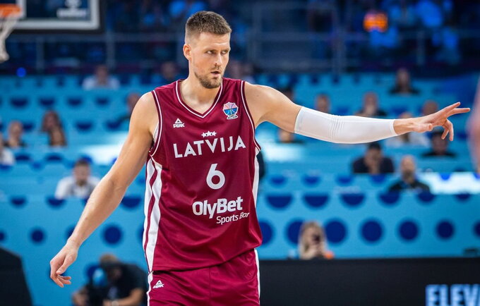 K.Porzingis turėjo patarimą R.Jokubaičiui (FIBA nuotr.)
