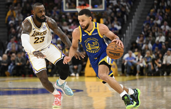 LJamesas ir S.Curry rengė įspūdingus pasirodymus (Scanpix nuotr.)