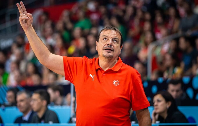 E.Atamanas piktinasi mačo laiku (FIBA Europe nuotr.)