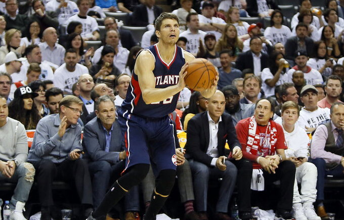 K.Korveris žengia įkandin naujojo NBA rekordo (Scanpix nuotr.)