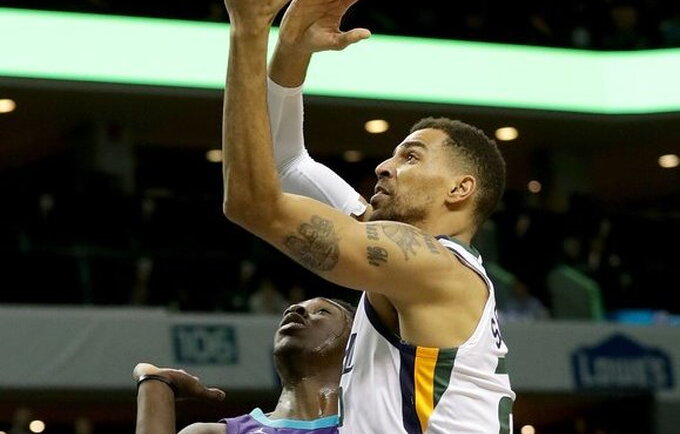 Th.Sefolosha bandys laimę Hjustone (Scanpix nuotr.)