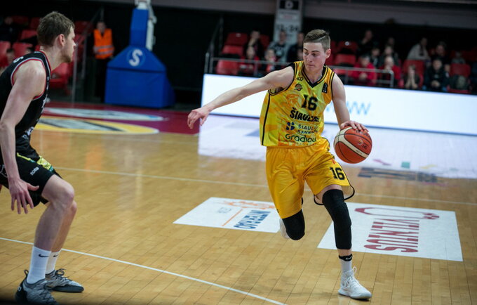 K.Lukošiūnas lieja prakaitą su Lietuvos čempionais (BNS nuotr.)