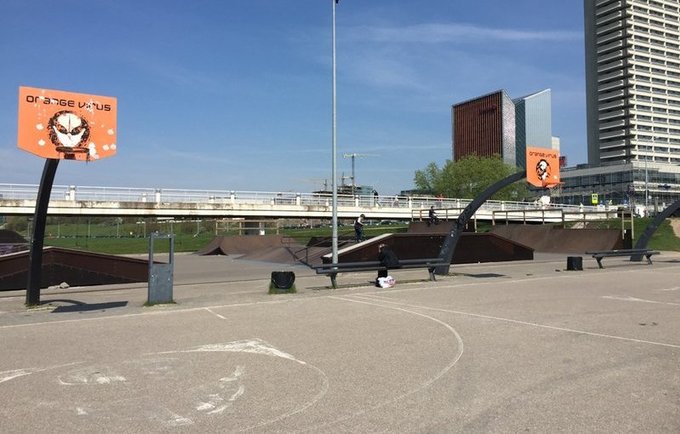 Prie Baltojo tilto esančioms krepšinio aikštelėms reikia remonto (Krepsinis.net nuotr.)
