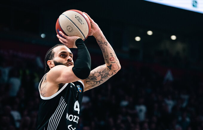 D.Washingtonas įmetė 23 taškus
