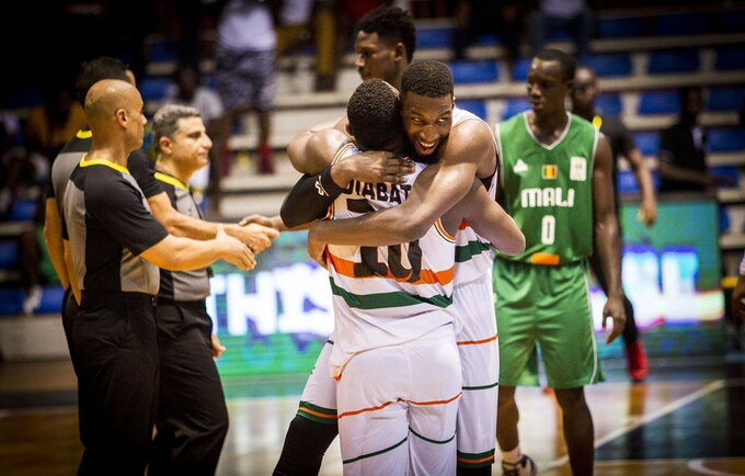 Dramblio Kaulo Krantas švenčia (FIBA nuotr.)