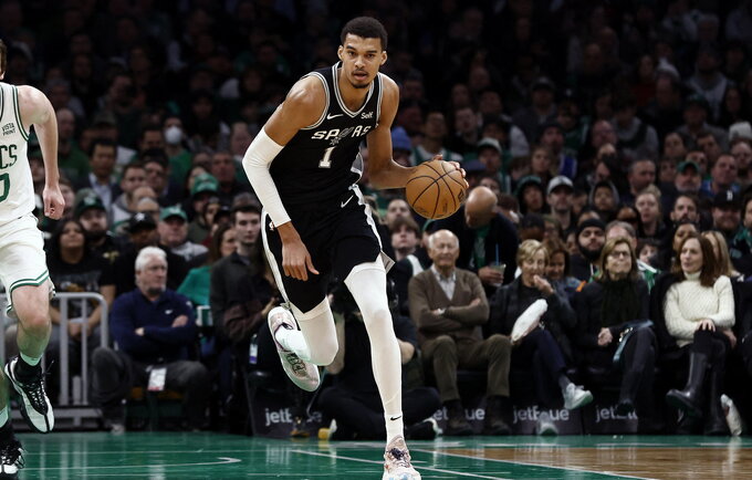 V.Wembanyama nenutraukė „Celtics“ serijos (Scanpix nuotr.)