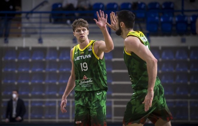 M.Kuzminskas ir E.Žukauskas vedė komandą į pergalę Opavoje (FIBA nuotr.)