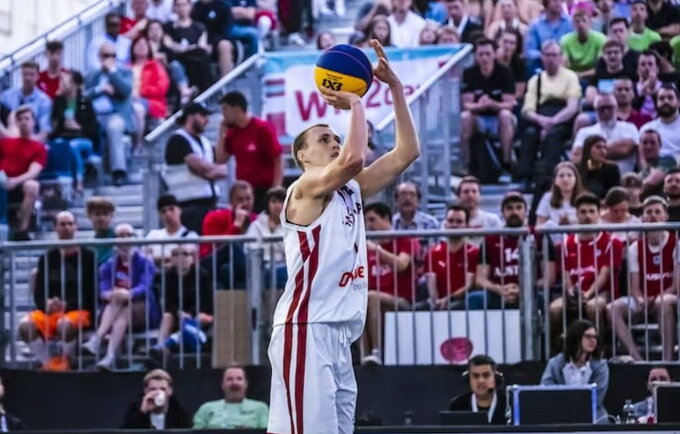 N.Miezis nuvedė latvius iki medalių (FIBA nuotr.)