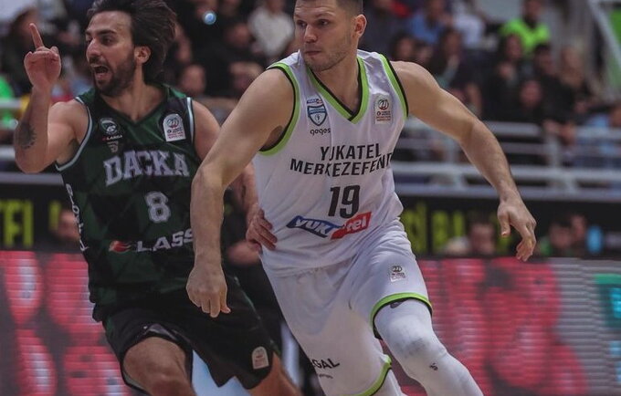 R.Lomažas atvyksta į Boloniją