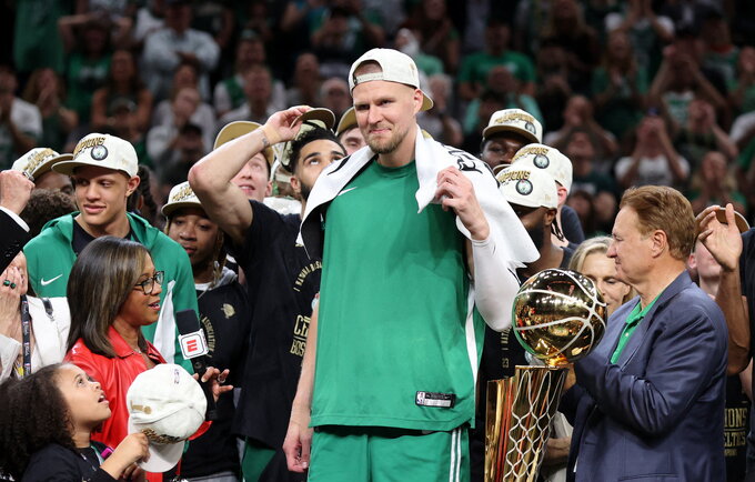 K.Porzingis nežais mažiausiai iki gruodžio (Scanpix nuotr.)