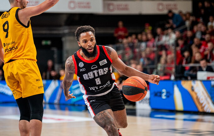R.Cole'as papasakojo apie kolekcionuojamus sportbačius („Betsafe-LKL“ nuotr.)