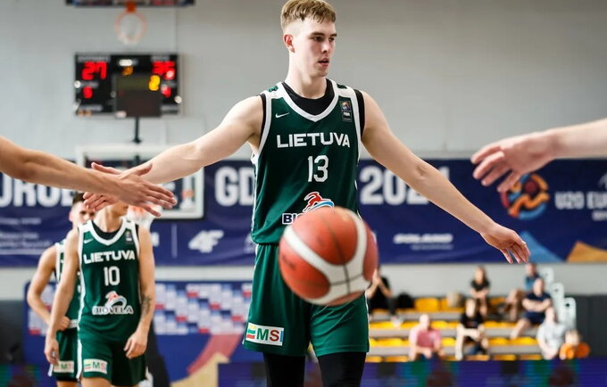 M.Krivas darbavosi po krepšiais (FIBA nuotr.)