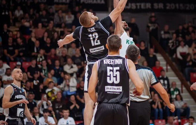 D.Krestininas atidarė tarptautinį frontą (FIBA nuotr.)