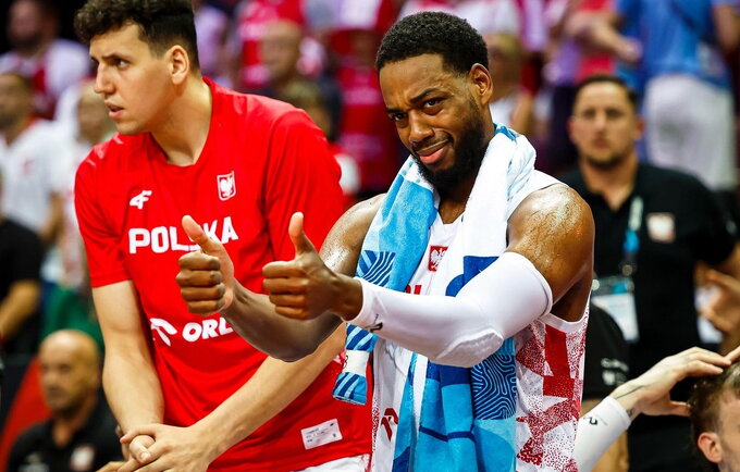 J.Loydas tapo dvikovos didvyriu