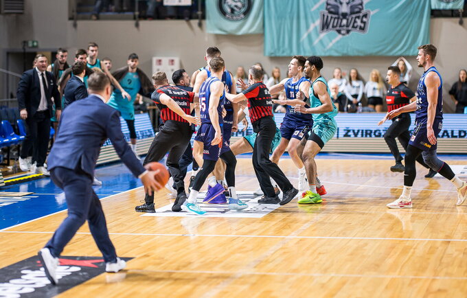 Rungtynių metu kilo incidentas (Foto: Rokas Lukoševičius)