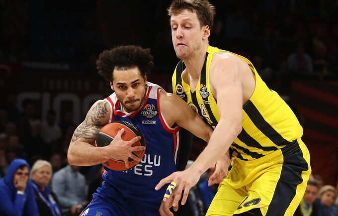 S.Larkinas ir J.Vesely pretendentai tapti šio Eurolygos sezono MVP (Scanpix nuotr.)