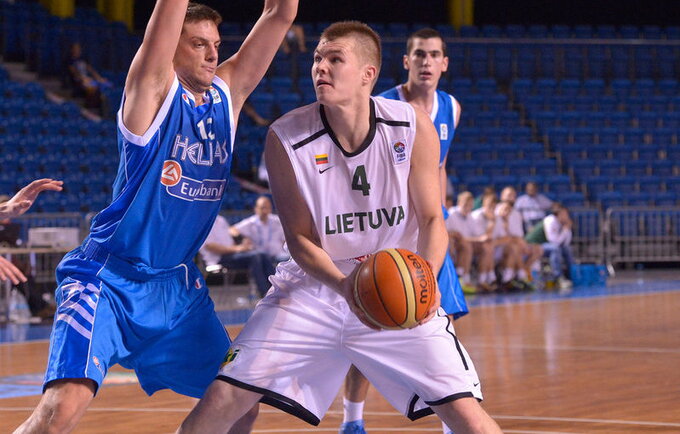 Ž.Riauka pradeda profesionalo kelią (FIBA Europe nuotr.)