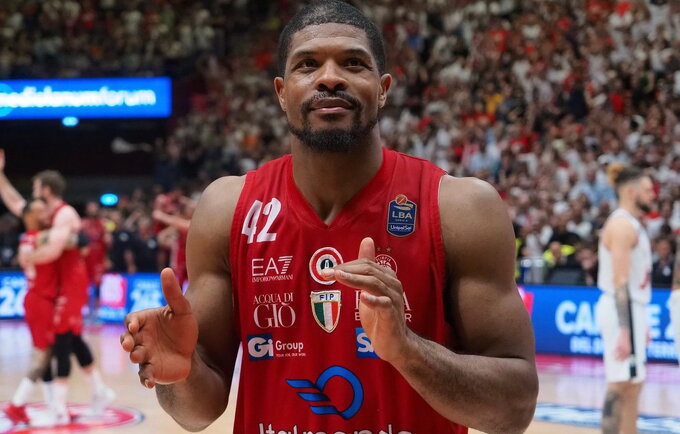 K.Hinesas dirbs NBA klube (Scanpix nuotr.)