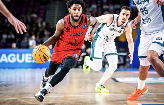Vilniečiai švenčia dramatišką pergalę Varšuvoje (FIBA nuotr.)