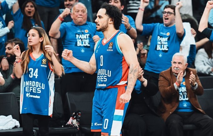 „Anadolu Efes“ išplėšė lemiamas serijos rungtynes