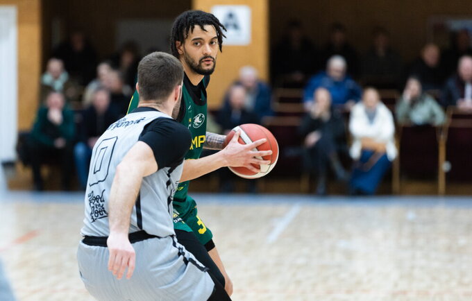 J.Smallas žais Telšių klube (Dainius Lukšta, NKL)