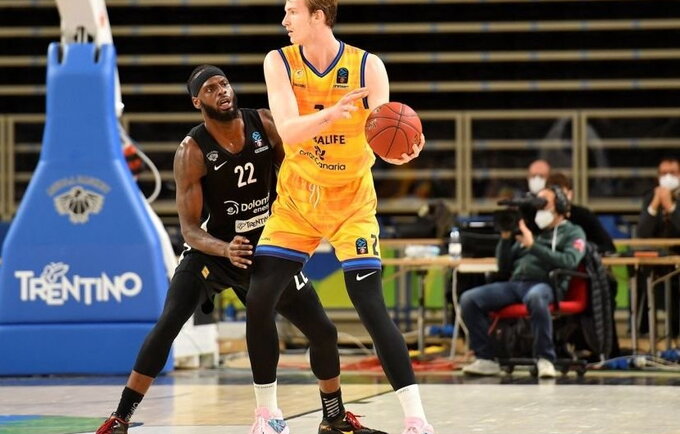 A.Balcerowskis laimėjo prizą, kurį savo kolekcijoje turi ir trys lietuviai (Euroleague.net)