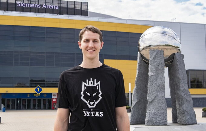 C.Bairstow dalijosi mintimis apie mačą