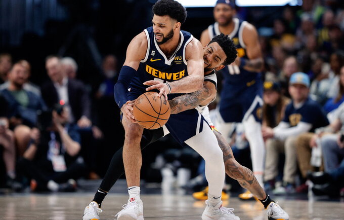 J.Murray'us laimėjo rungtynes net ir tašku nusileidęs A.Edwardsui (Scanpix nuotr.)
