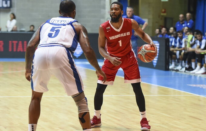 J.Airingtonas atvyksta į Uteną (FIBA Europe nuotr.)