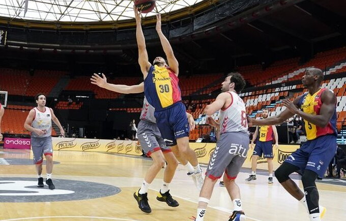 Andoros klubas palūžo