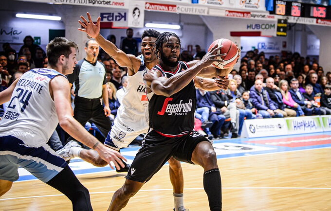 S.Ojeleye vėl patyrė traumą