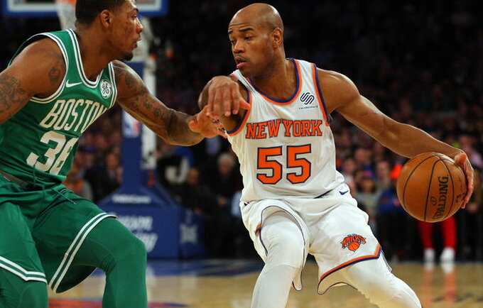 NBA klubai ėmėsi priešsezoninio sudėčių karpymo – kokie dėmesio verti žaidėjai atsidūrė rinkoje?