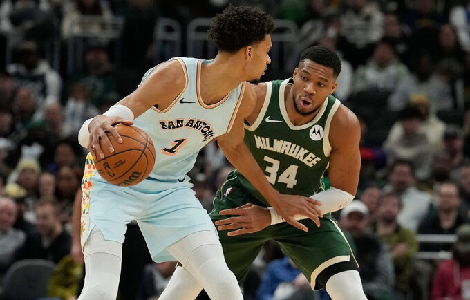 V.Wembanyama ir G.Antetokounmpo sujungs jėgas (Scanpix nuotr.)