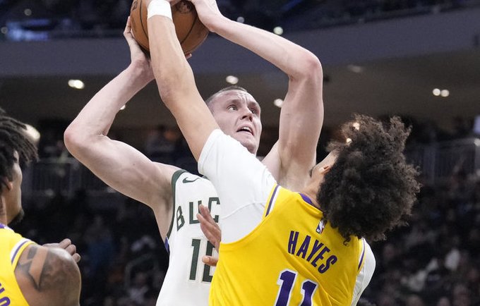 A.Pasečnikas vietos „Bucks“ sudėtyje nerado (Scanpix nuotr.)