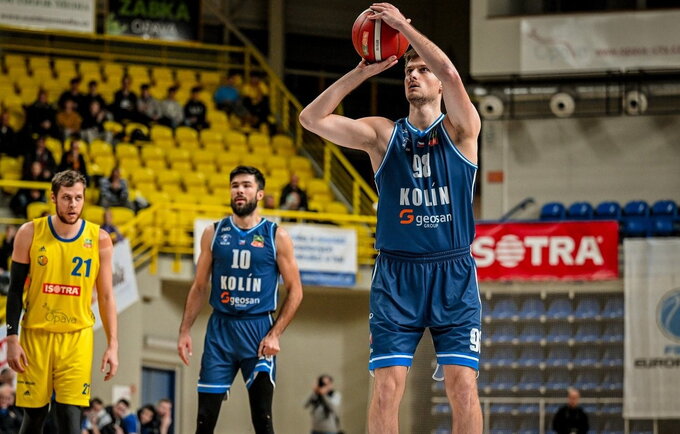 Dž.Slavinskas rinko dvigubą dublį
