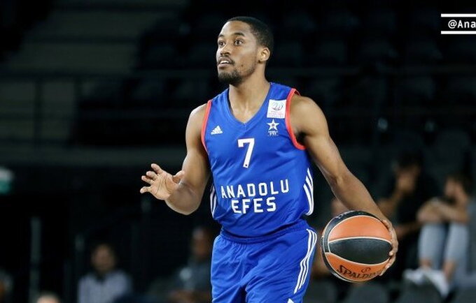 B.Cottonas paliks Stambulą (Anadolu Efes nuotr.)